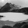Lago Mandron e sullo sfondo il ghiacciaio dell'Adamello