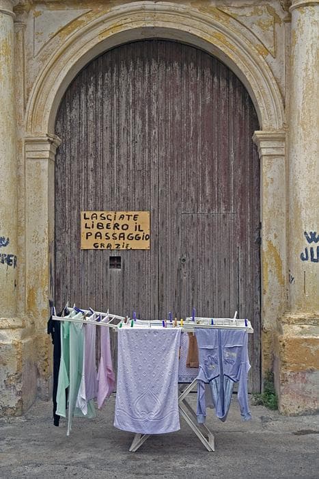 Stendino in divieto di sosta
