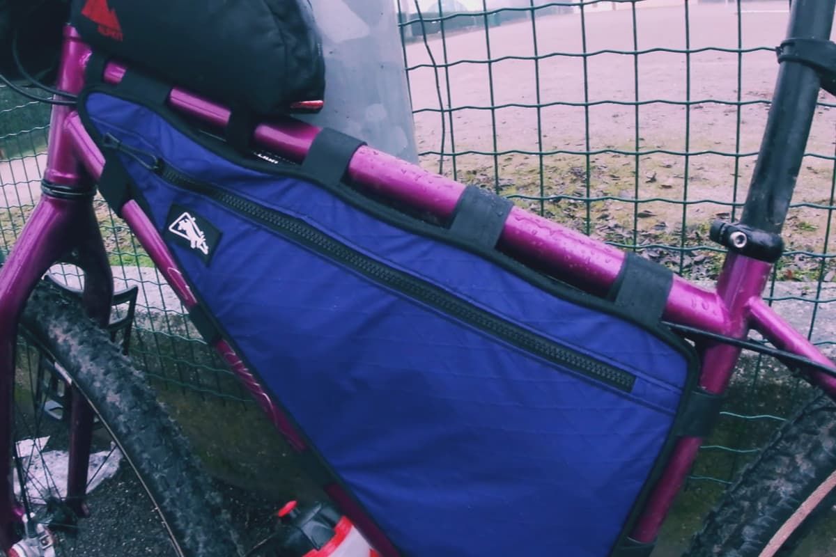 Borsa telaio bikepacking piena