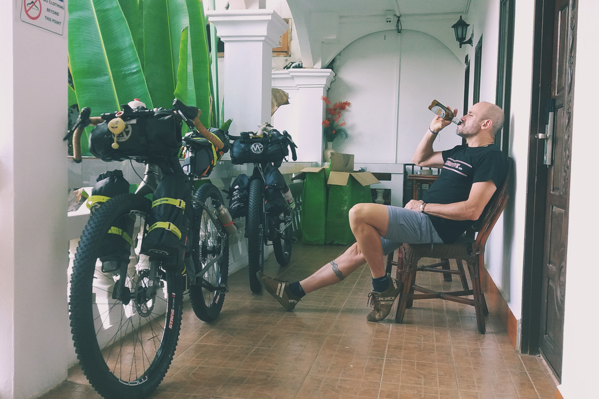 Laos Bikepacking birra ste