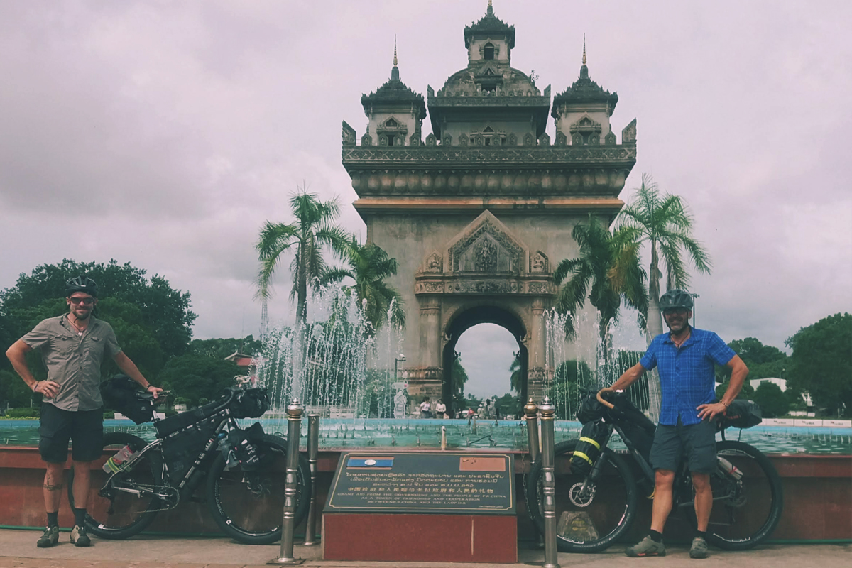 Laos Bikepacking Vientiane tempio