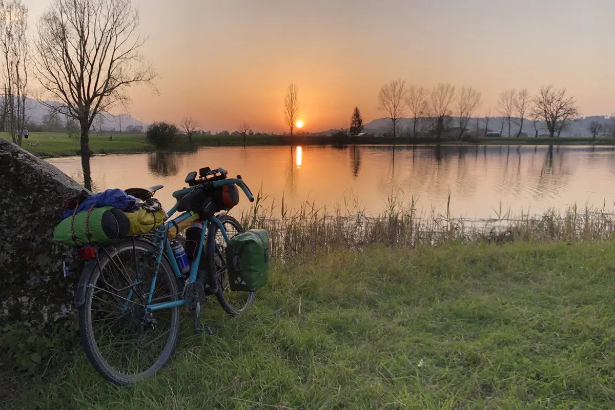 Svizzera in bici tramonto bici