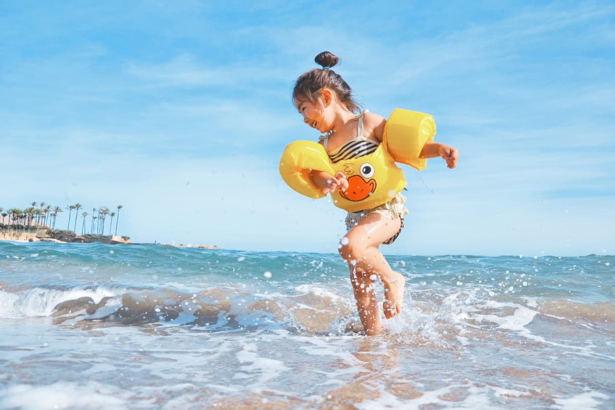Viaggiare con bambini: cosa sapere davvero prima di partire (per godersi la vacanza fin dal primo giorno)