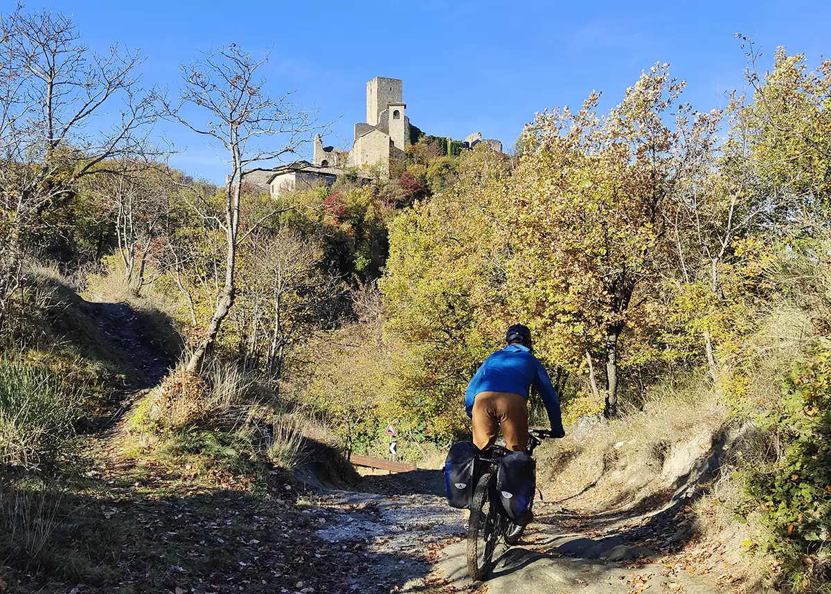 in bici al purgatorio castello delle carpinete
