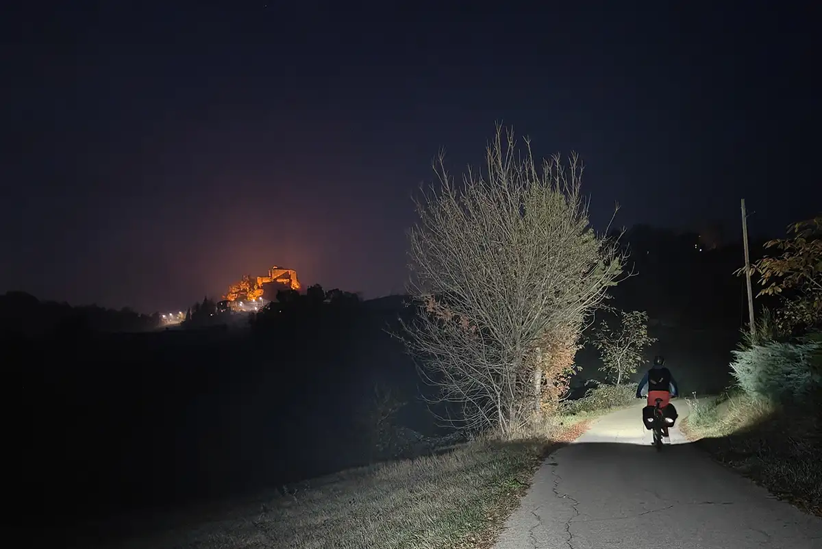 in bici al purgatorio rossena notte