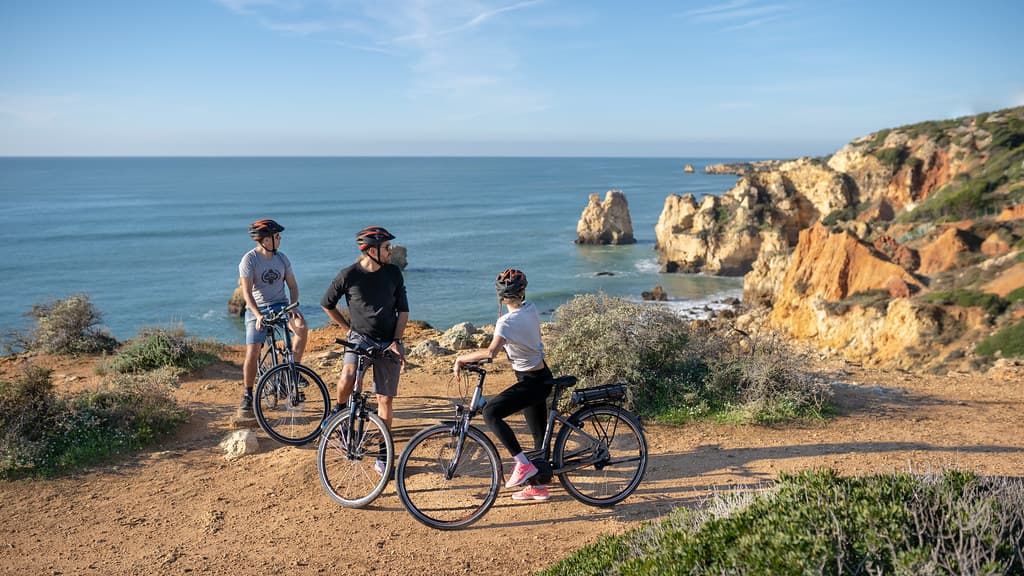Sulle scogliere del Portogallo in bici