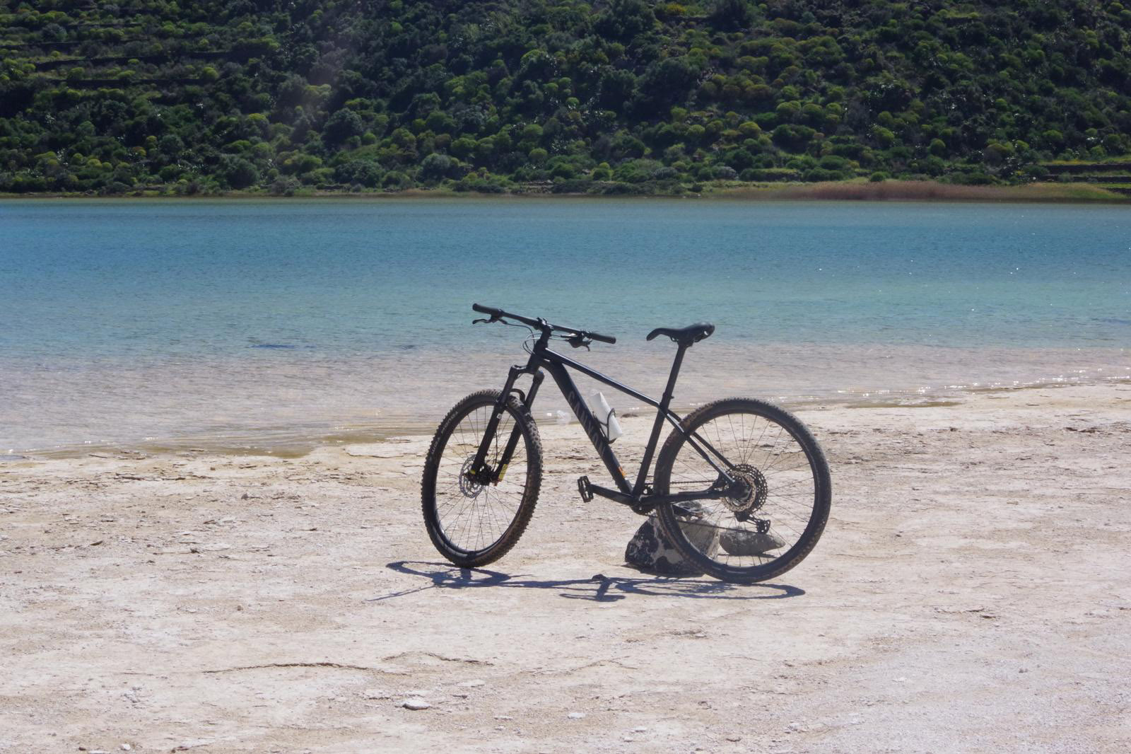 Pantelleria in bici: alla scoperta di un'isola che va capita lentamente