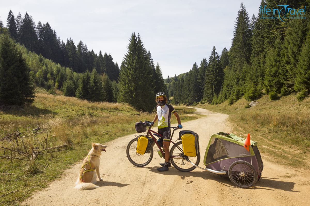 02 sterrato tra le foreste della romania in bici