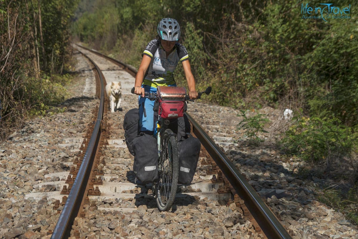 25 pedalando sui binari romania