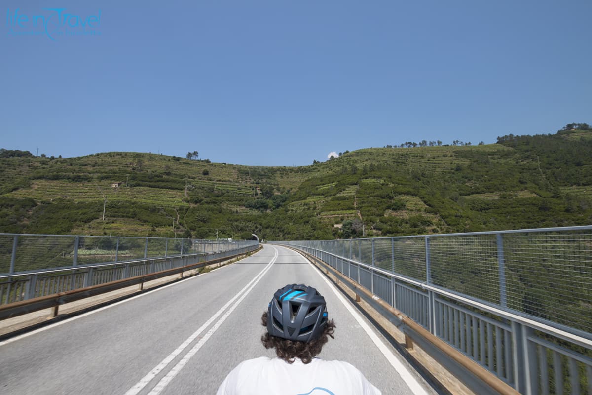 strada panoramica delle 5 terre in bici da la spezia