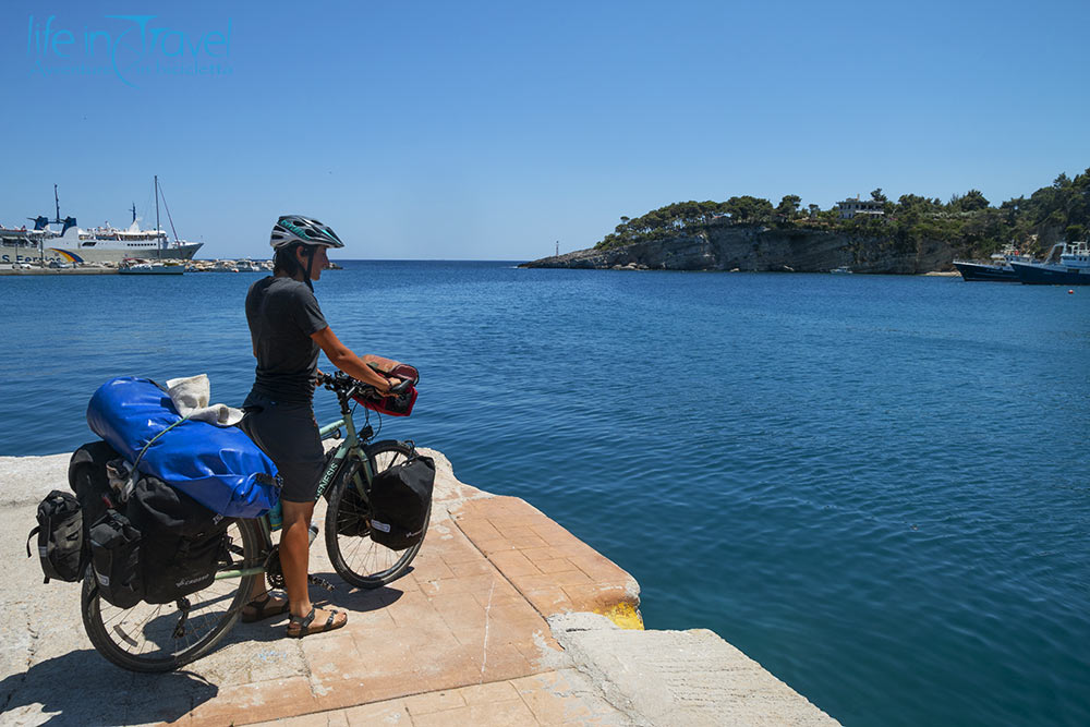 greece by bike imbarco volos