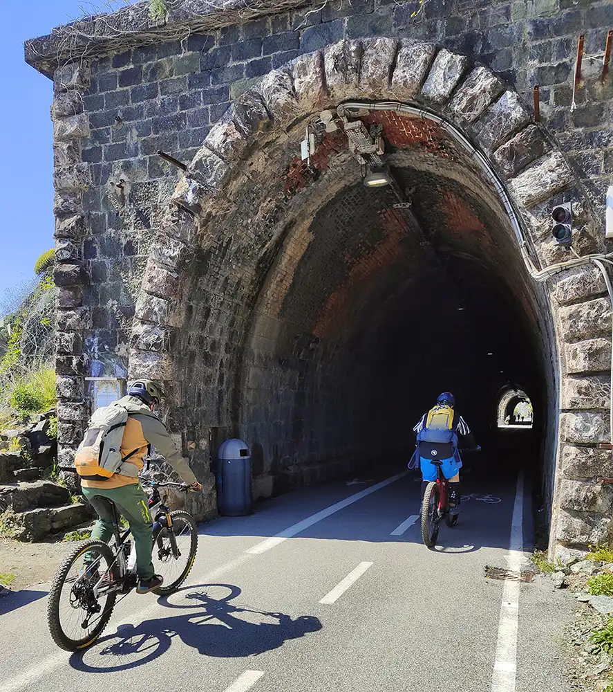 levante in bici vecchia ferrovia framura levanto