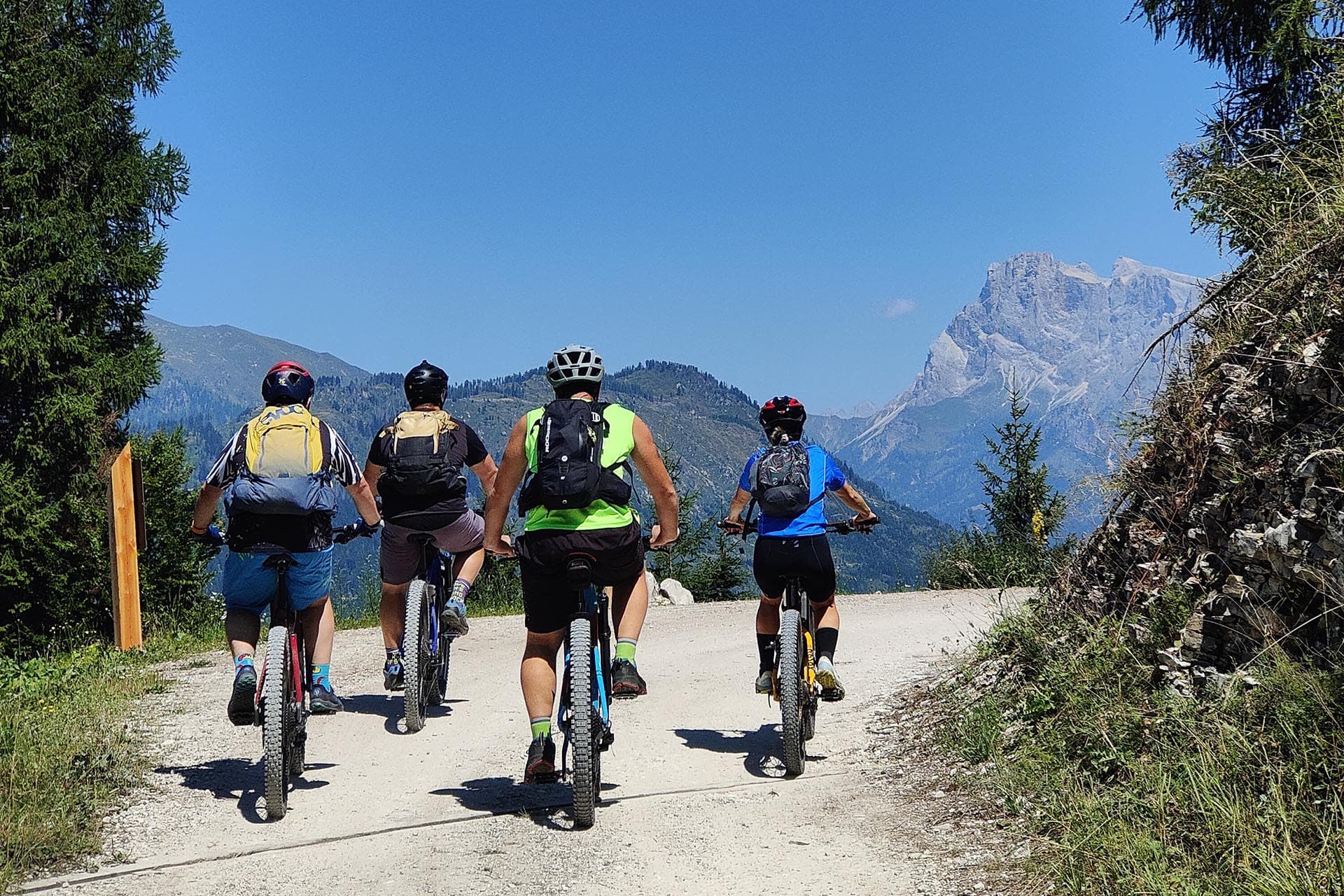 Anello in bici dell'Alpe Vederna da Mezzano nel Primiero