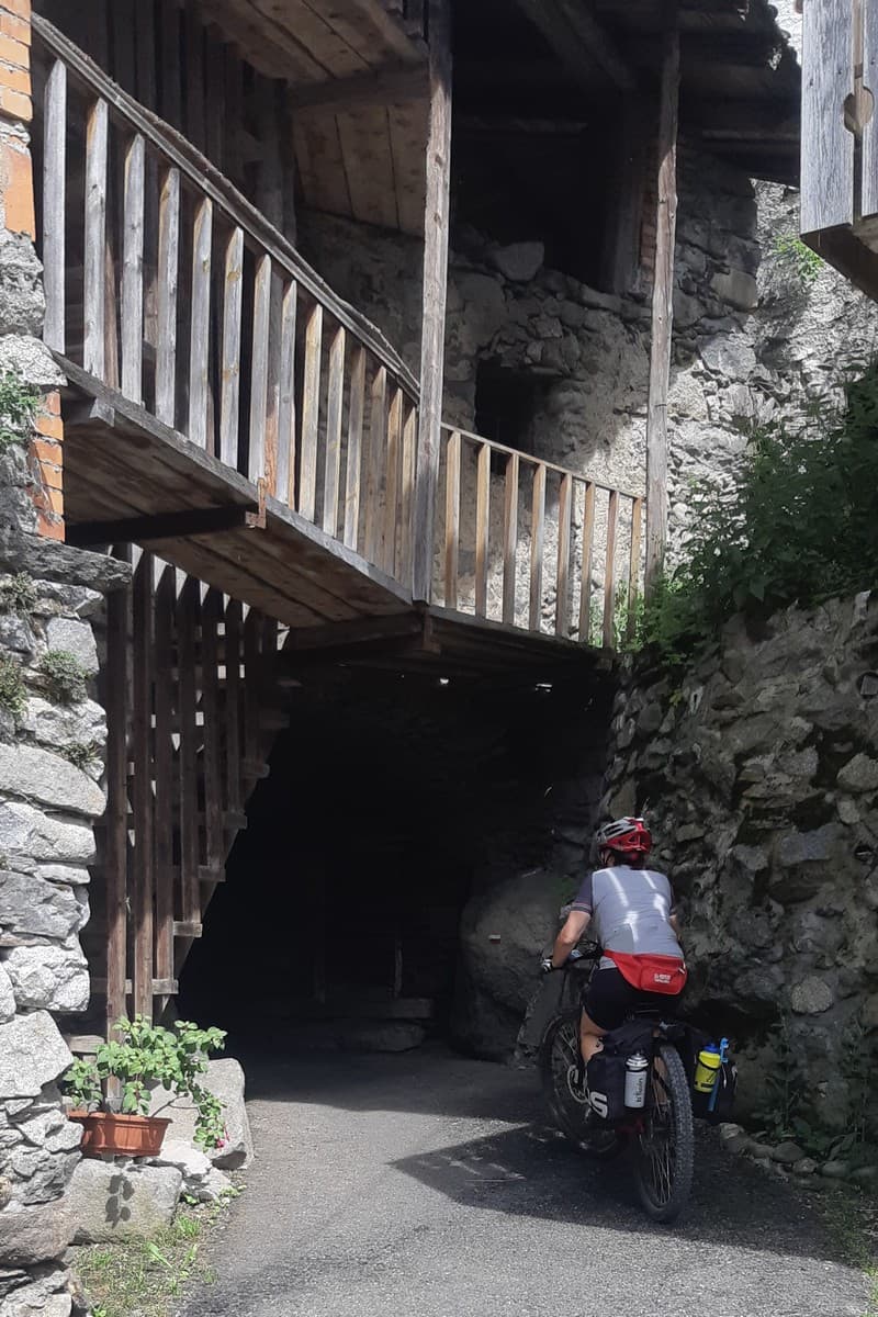 5 casa in pietra e legno