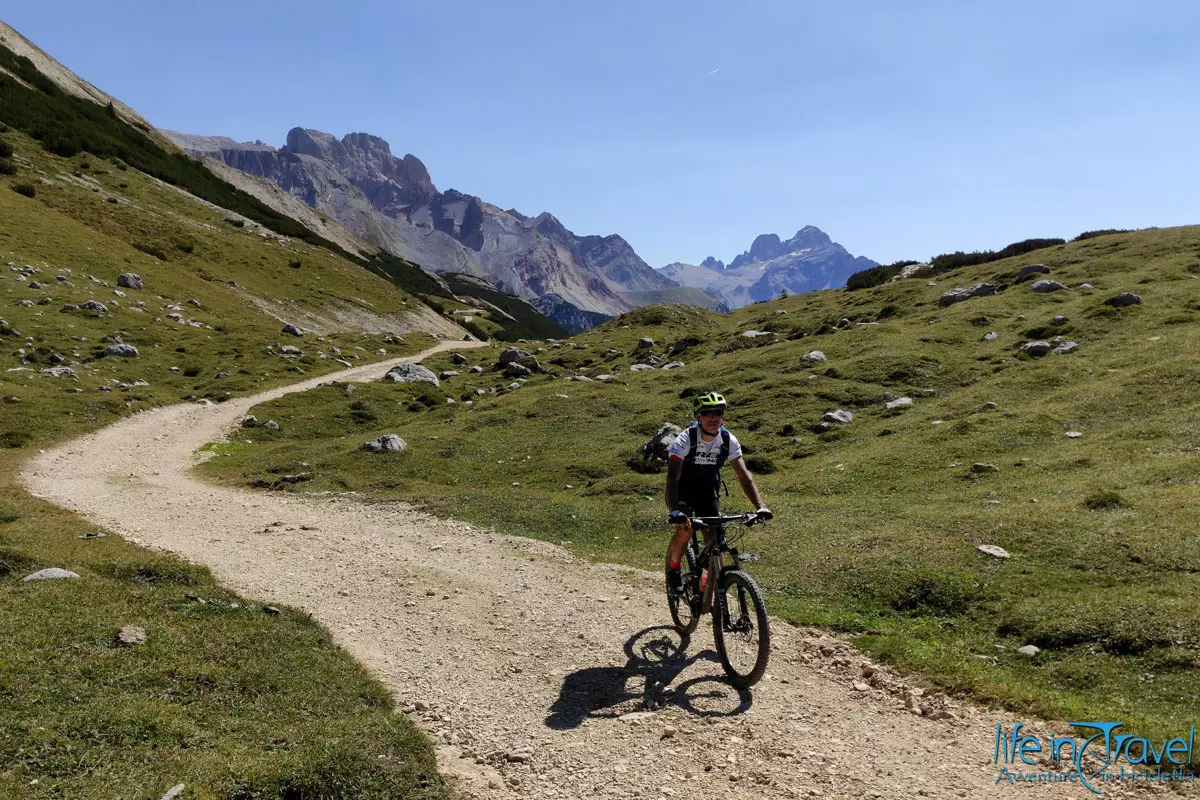 sterrato lungo il giro dei 5 rifugi MTB