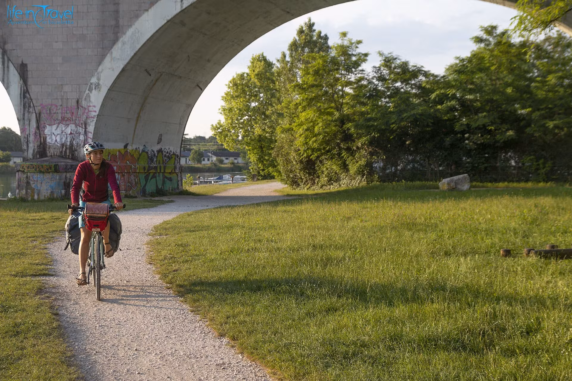 Peschiera - Mantova Cycle Route: along Mincio river by bicycle