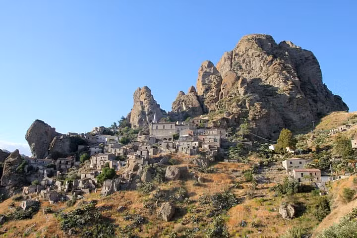 Pentedattilo: in Calabria c'è un paese che muore