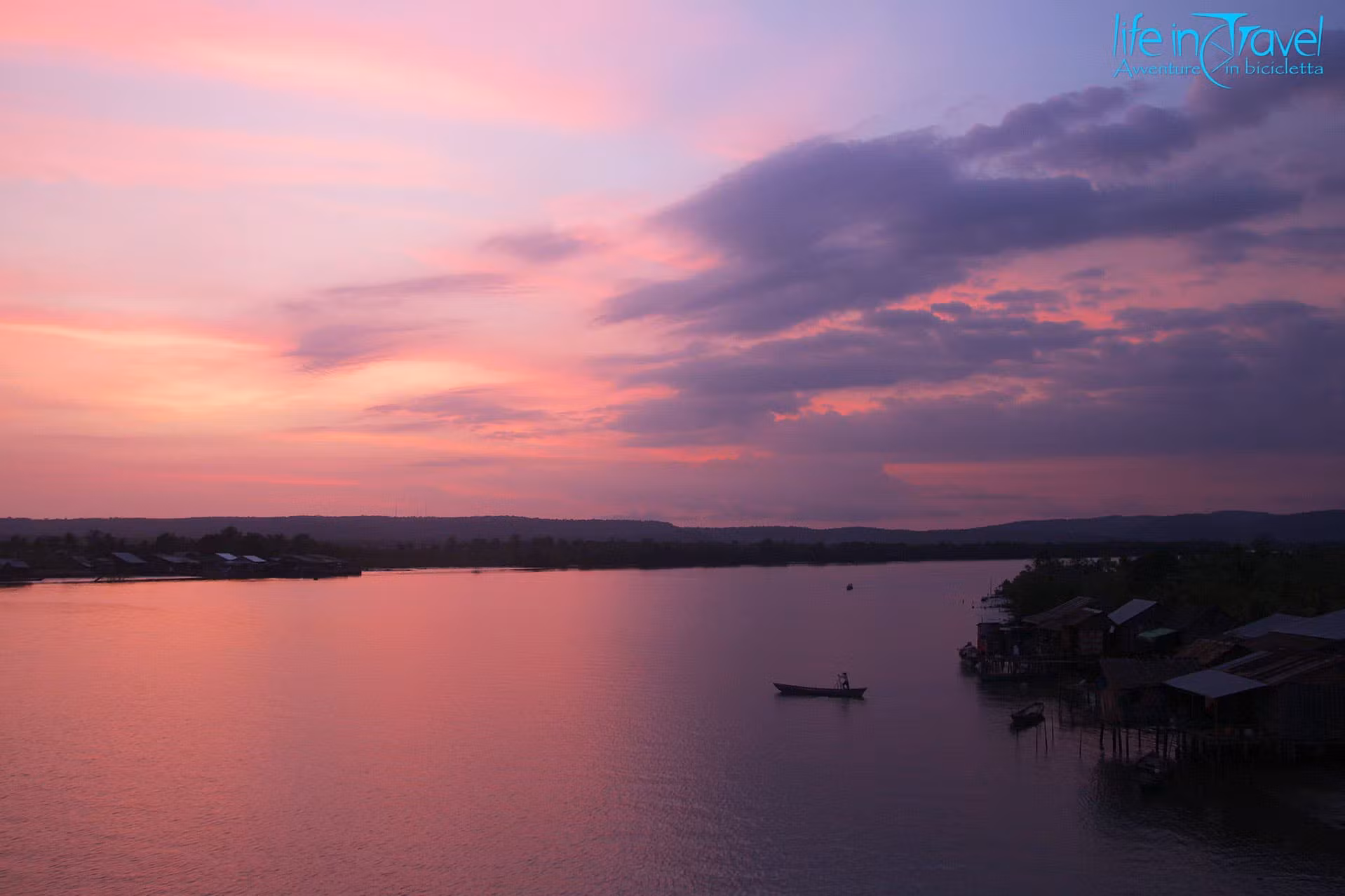 Tramonto villaggio Cardamomi