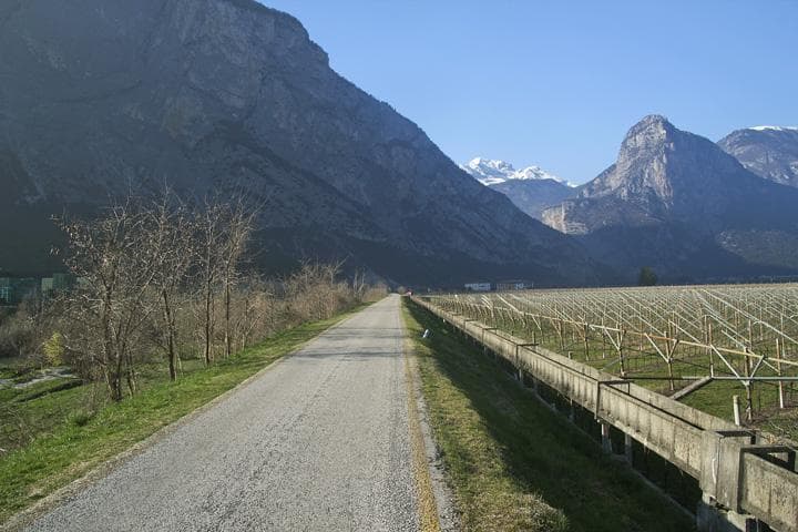 pista ciclabile valle dei laghi pietramurata