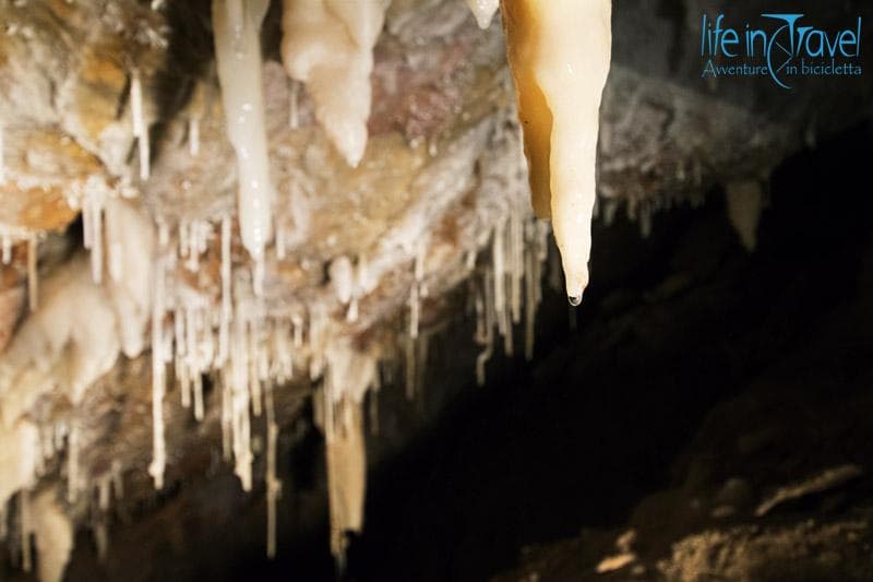 come si forma una grotta acqua