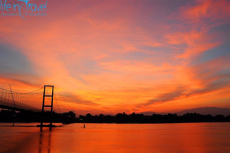 13 tramonto sul ping river