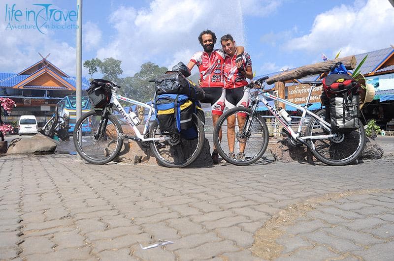 thailandia in bici giovani leo e vero