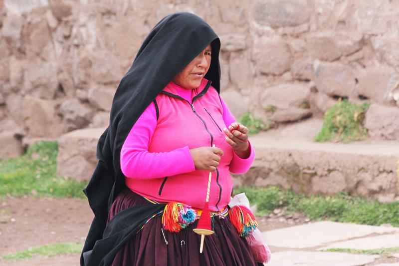 donna isola di taquile titicaca