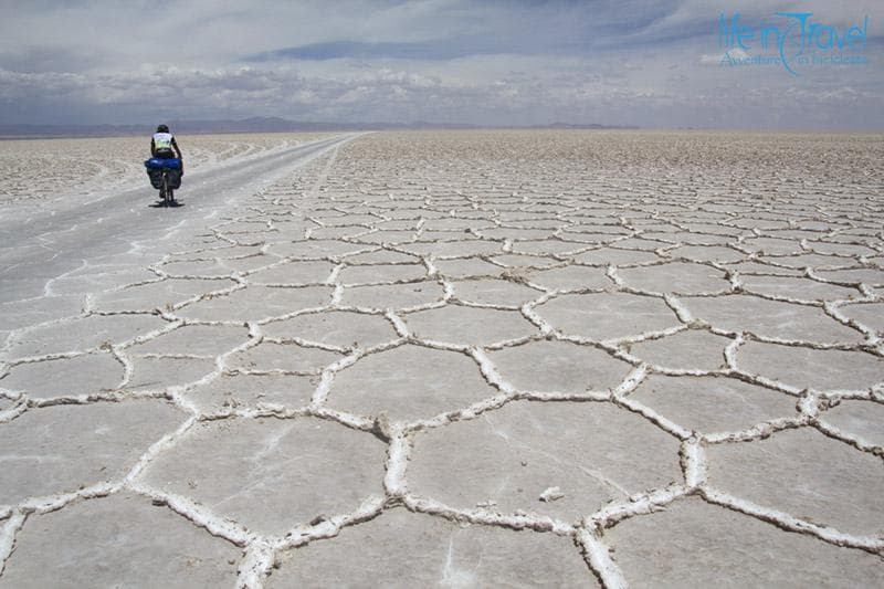 Salar de Uyuni by bicycle pedalando sul sale