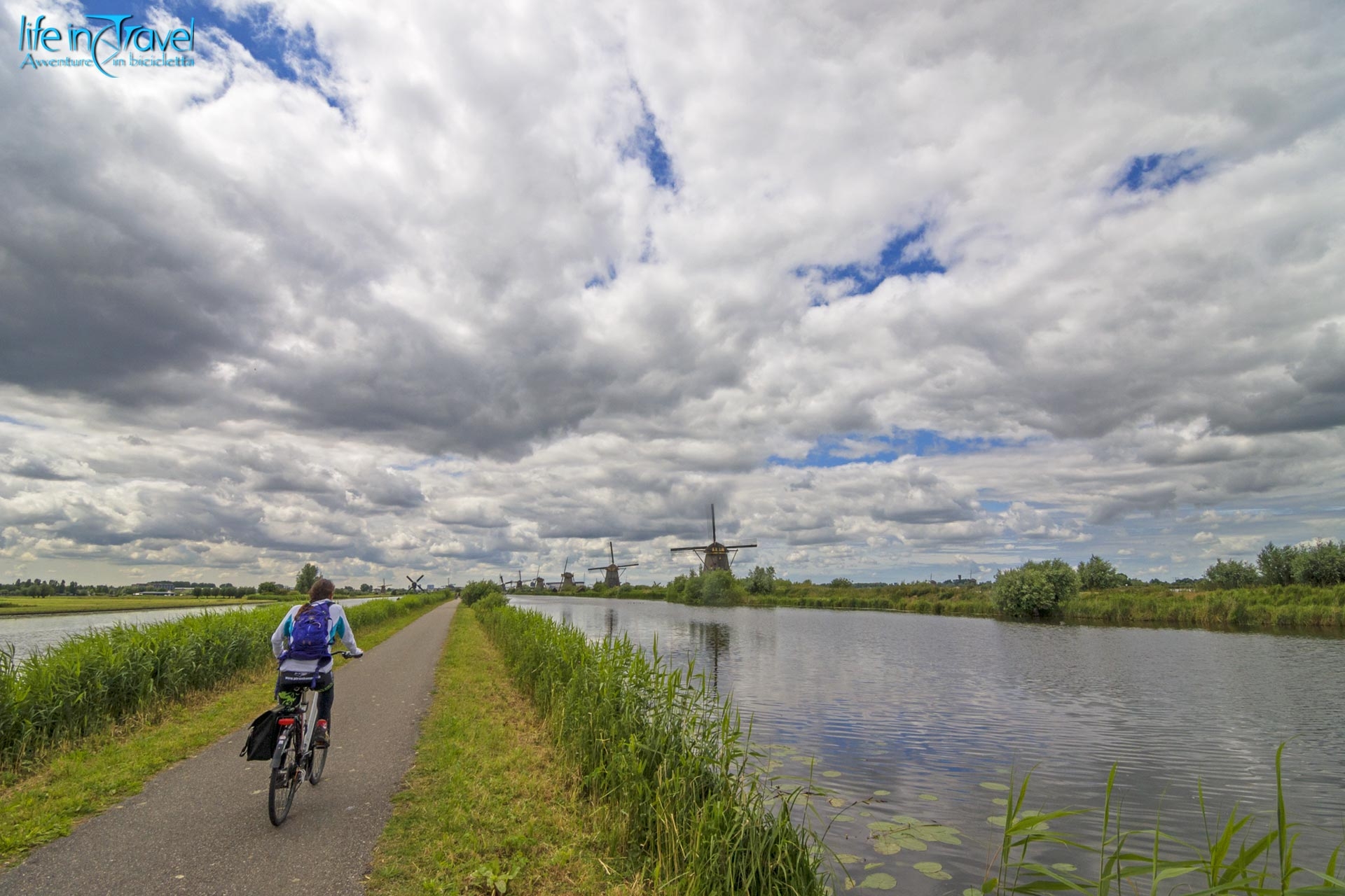 Mulini a vento in Olanda in bici