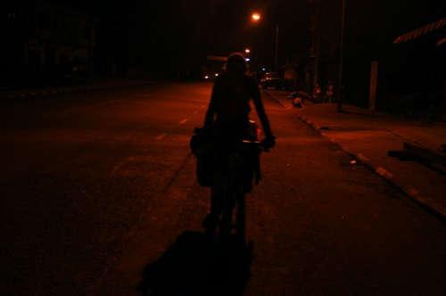 Luci nel buio, pedalare nella notte