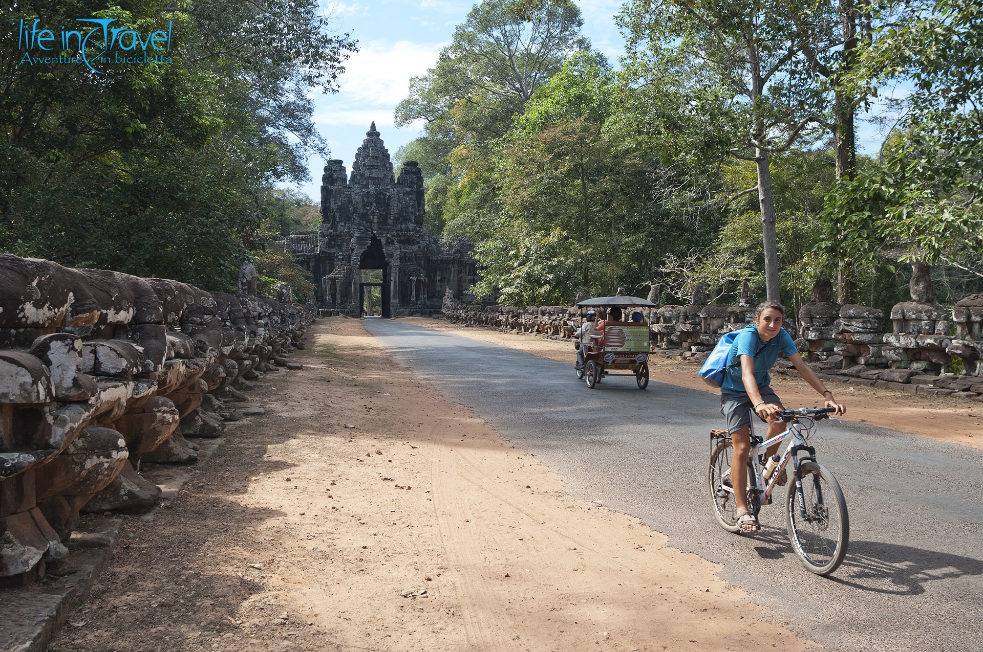 Angkor Wat in bici