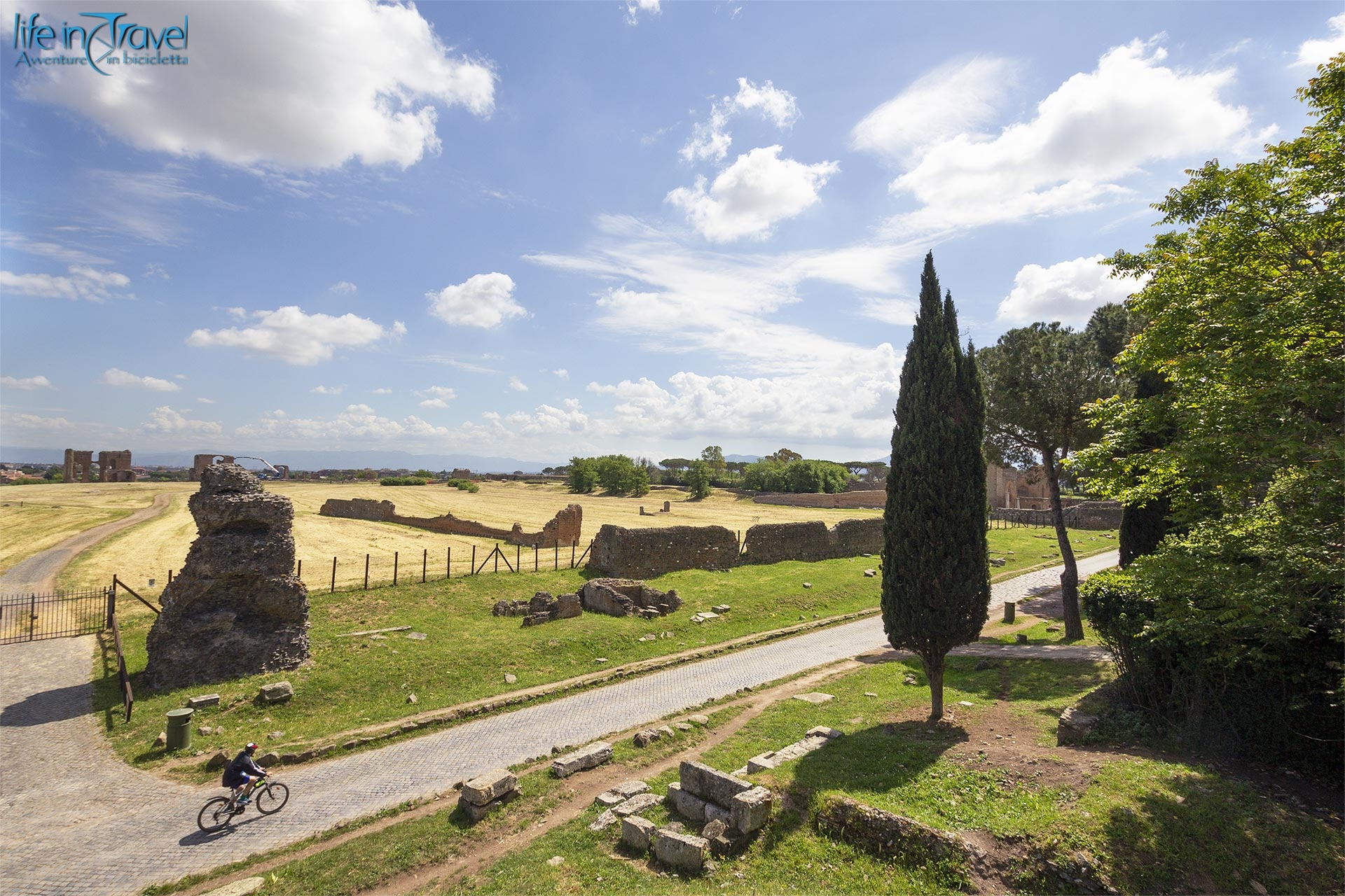 Via Appia Antica in bicicletta