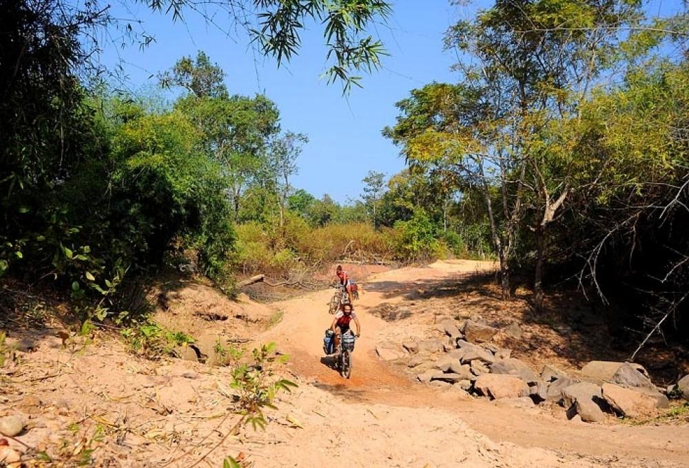 mtb lungo il fiume Mekong